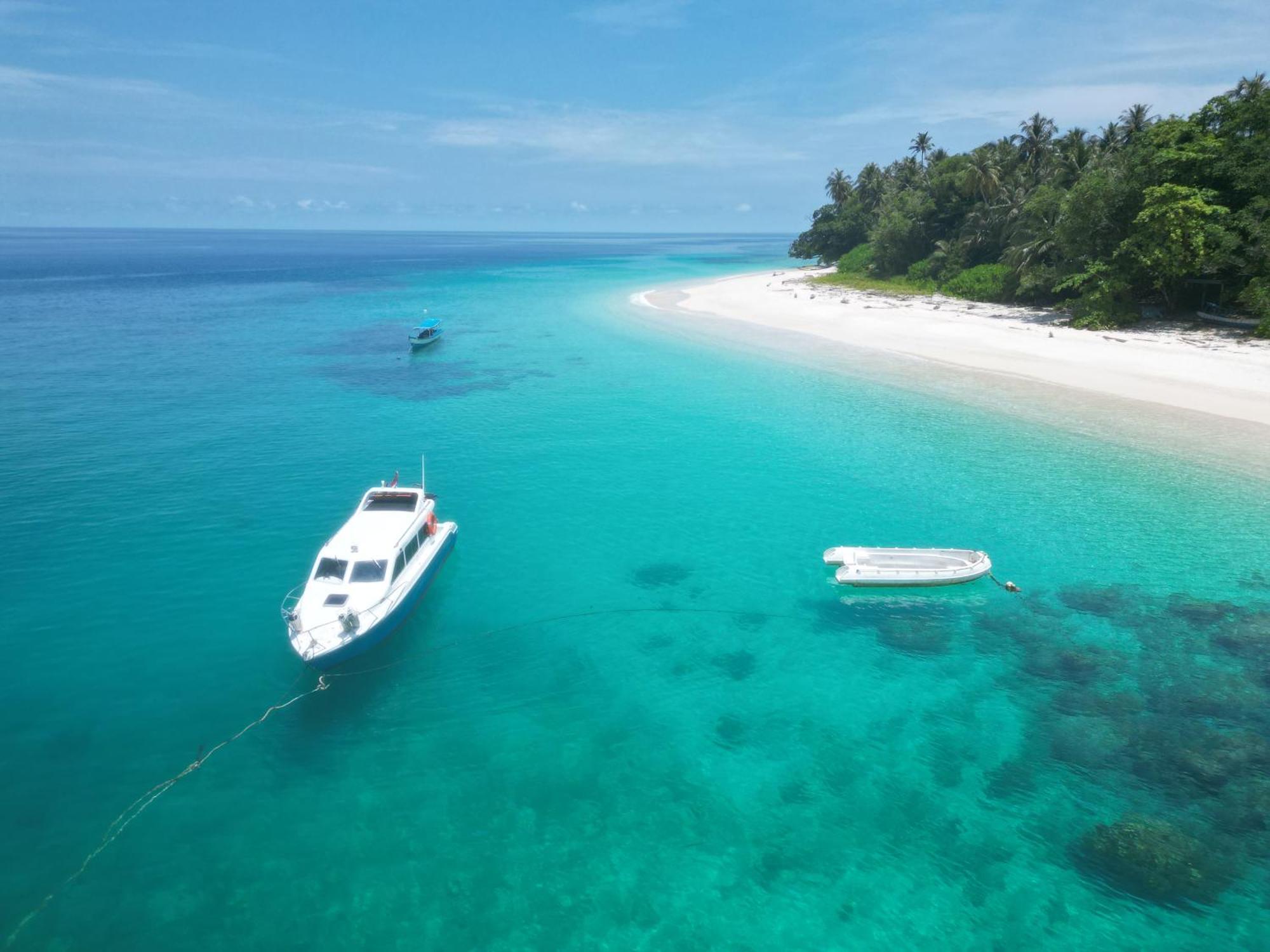 Pinang Island - Private Island Sea View Bungalows Singkil  Exterior photo