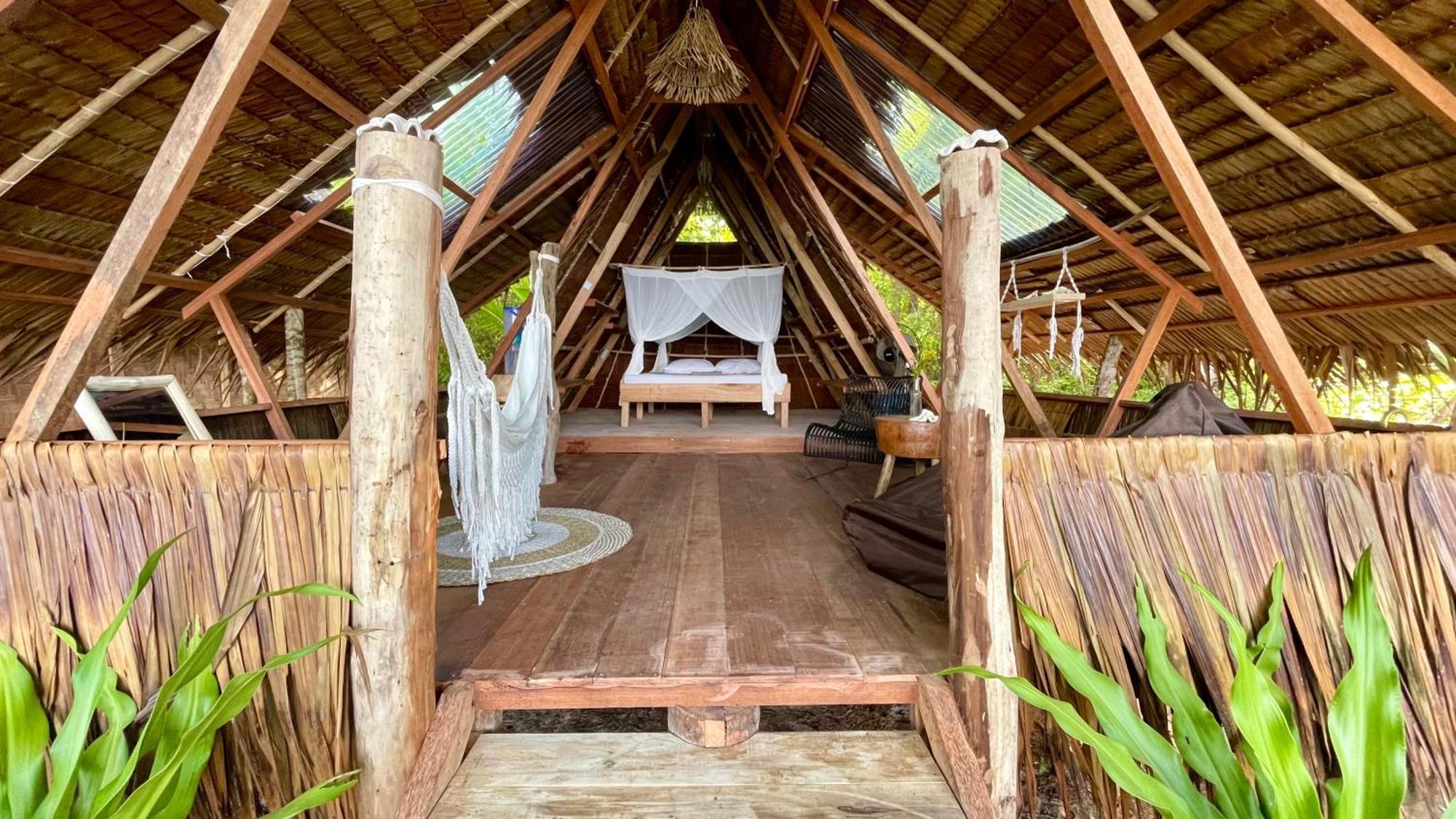 Pinang Island - Private Island Sea View Bungalows Singkil  Room photo